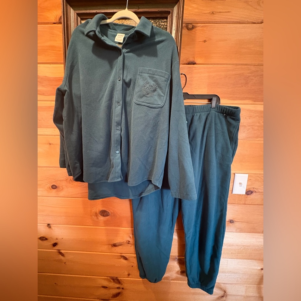 Victoria's Secret PINK polar fleece pajama set in a dark green color size XXL